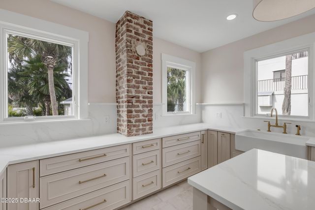 214 S Riverside Drive, New Smyrna Beach, FL 32168