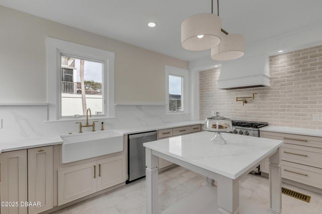 214 S Riverside Drive, New Smyrna Beach, FL 32168