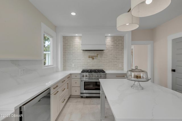 214 S Riverside Drive, New Smyrna Beach, FL 32168
