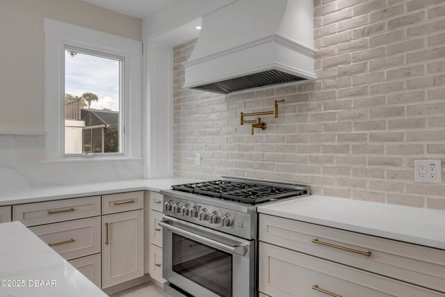 214 S Riverside Drive, New Smyrna Beach, FL 32168