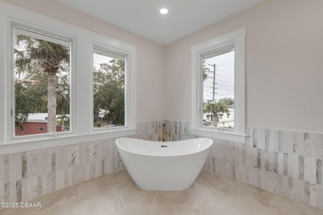 214 S Riverside Drive, New Smyrna Beach, FL 32168