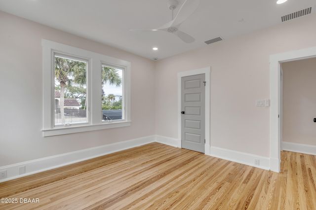 214 S Riverside Drive, New Smyrna Beach, FL 32168