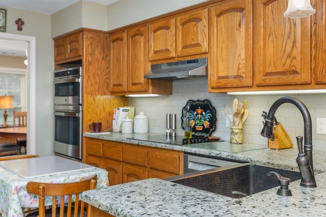 2 W Andalusia Way, Hot Springs Village, AR 71909