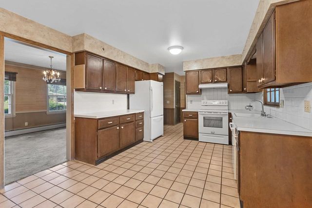 2403 Maywood Circle, Middleton, WI 53562