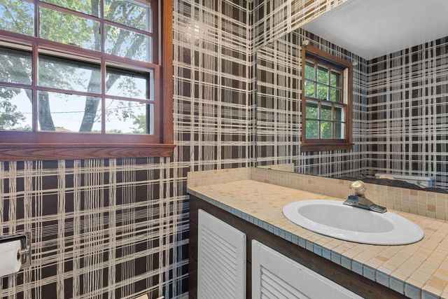 2403 Maywood Circle, Middleton, WI 53562