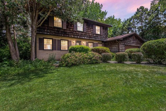 2403 Maywood Circle, Middleton, WI 53562