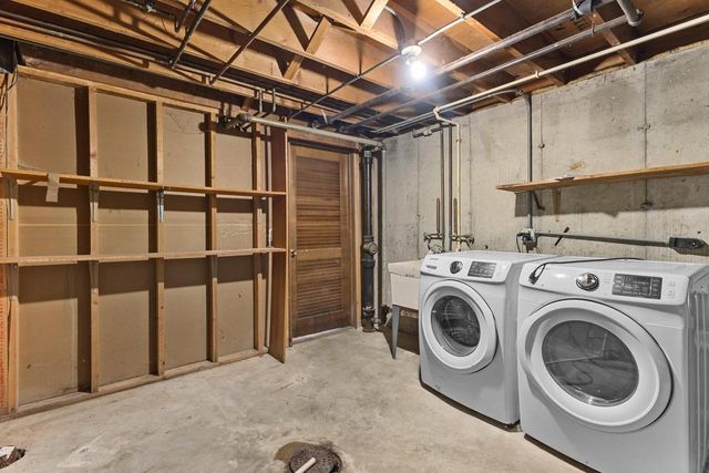 2403 Maywood Circle, Middleton, WI 53562