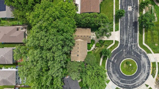 2403 Maywood Circle, Middleton, WI 53562