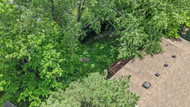 2403 Maywood Circle, Middleton, WI 53562