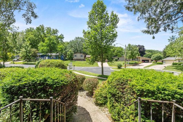 2403 Maywood Circle, Middleton, WI 53562