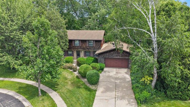 2403 Maywood Circle, Middleton, WI 53562