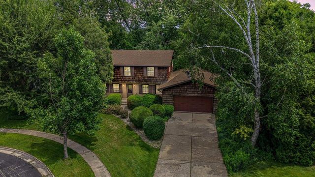 2403 Maywood Circle, Middleton, WI 53562