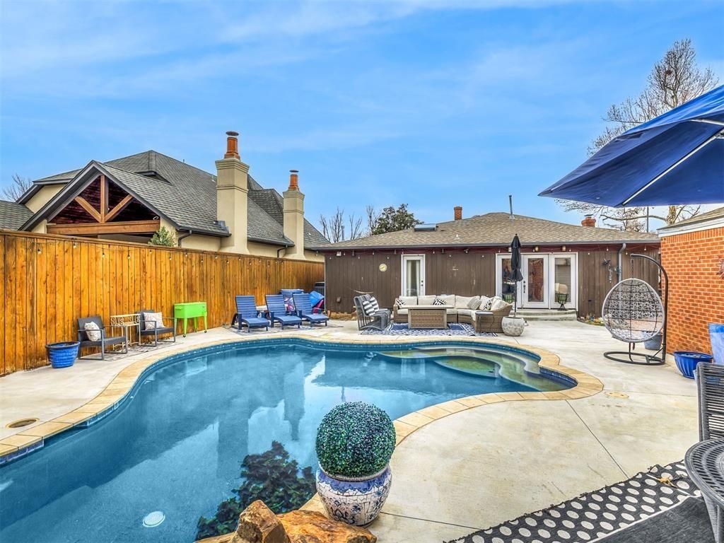 1109 Bedford Drive, Nichols Hills, OK 73116