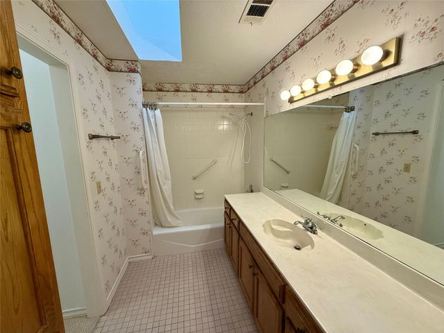 8 Stonehouse CIR, Wimberley, TX 78676