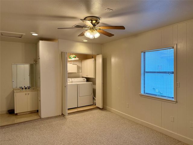 8 Stonehouse CIR, Wimberley, TX 78676