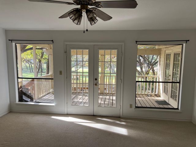 8 Stonehouse CIR, Wimberley, TX 78676