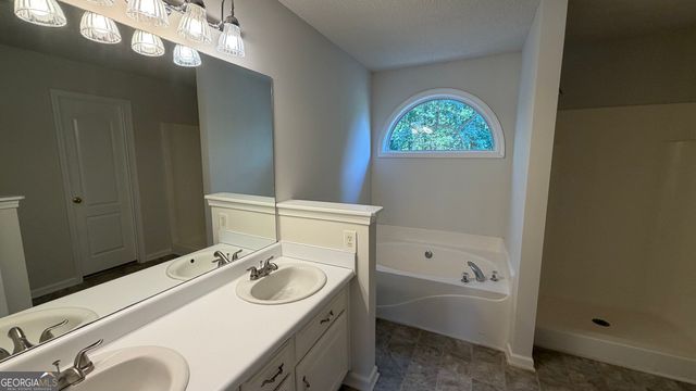 310 Hunters Chase, Mcdonough, GA 30253
