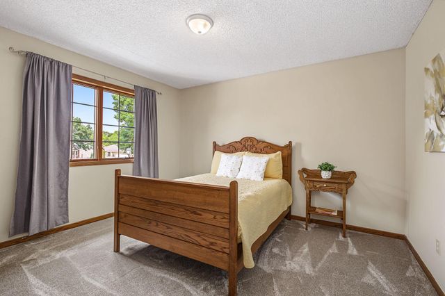16205 Logarto Lane, Lakeville, MN 55044