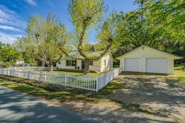 12628 Hillside Dr, Sutter Creek, CA 95685