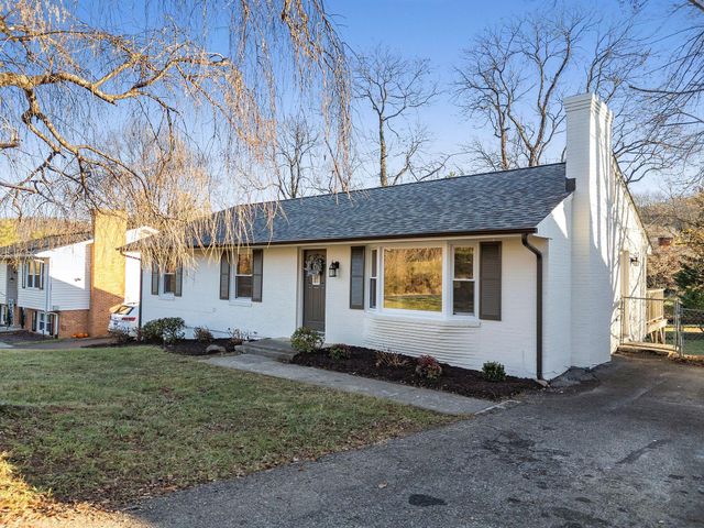 2974 Penn Forest BLVD, Roanoke, VA 24018