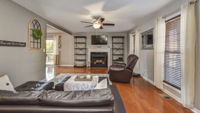 2660 Arthurs Ct, Clarksville, TN 37040