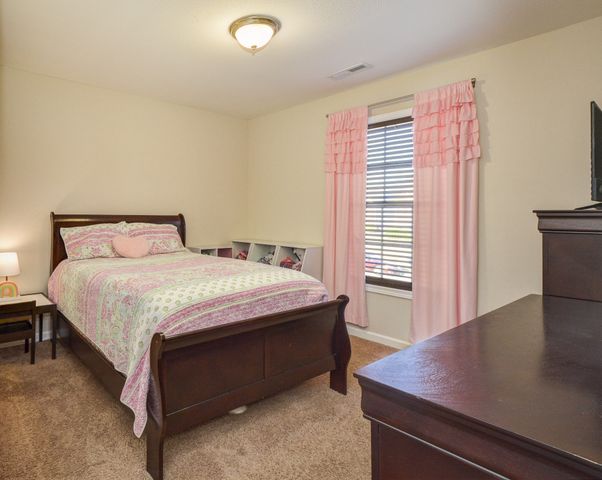 2660 Arthurs Ct, Clarksville, TN 37040