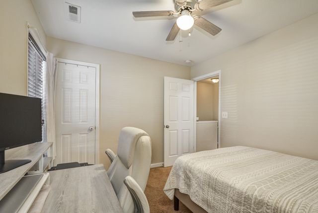 2660 Arthurs Ct, Clarksville, TN 37040
