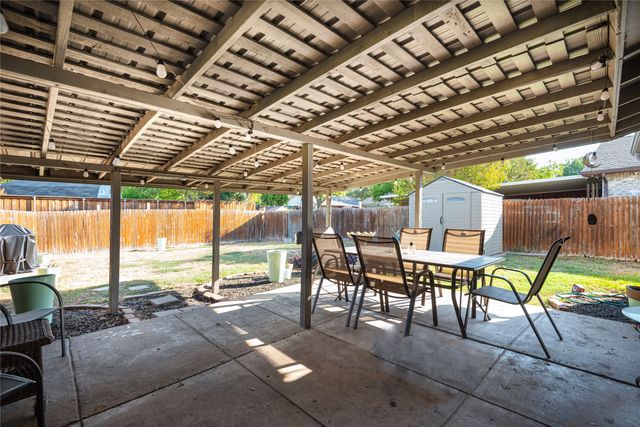 2211 Yewpon Drive, Carrollton, TX 75007