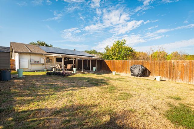 2211 Yewpon Drive, Carrollton, TX 75007
