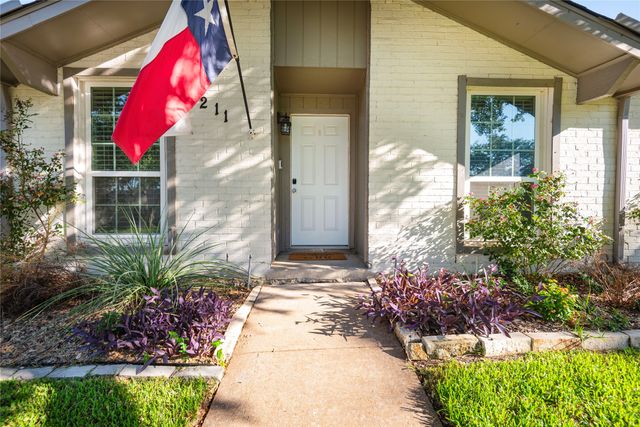 2211 Yewpon Drive, Carrollton, TX 75007