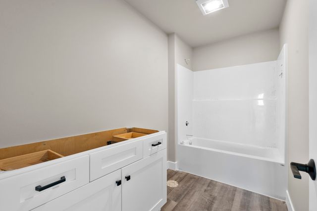 5761 Wall Street, Waterloo, IA 50701