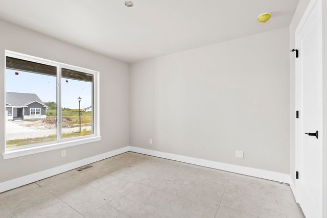 5761 Wall Street, Waterloo, IA 50701