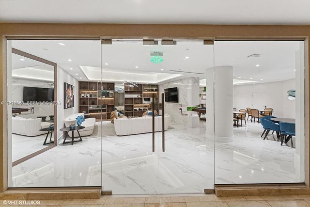 1000 W Island Boulevard 2911, Aventura, FL 33160