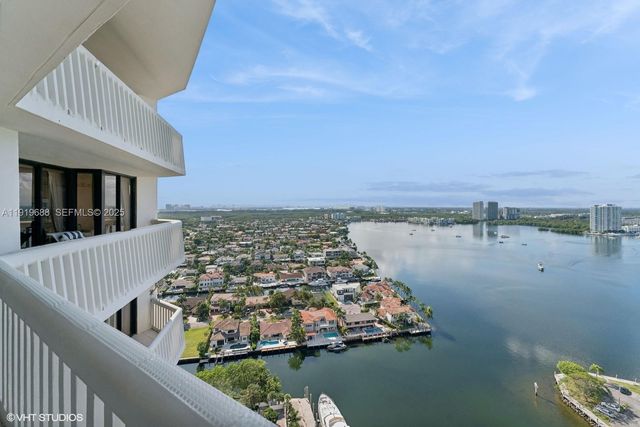 1000 W Island Boulevard 2911, Aventura, FL 33160