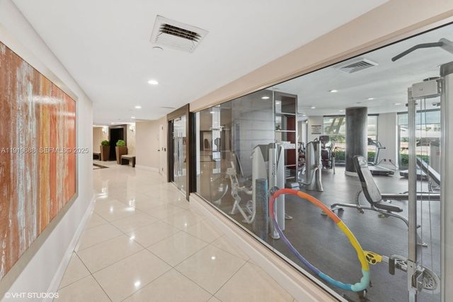 1000 W Island Boulevard 2911, Aventura, FL 33160