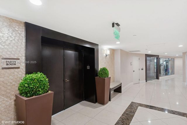 1000 W Island Boulevard 2911, Aventura, FL 33160