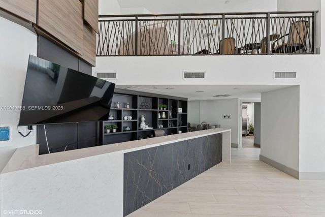1000 W Island Boulevard 2911, Aventura, FL 33160