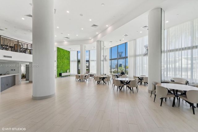 1000 W Island Boulevard 2911, Aventura, FL 33160
