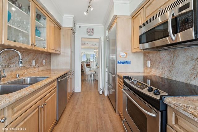 1000 W Island Boulevard 2911, Aventura, FL 33160