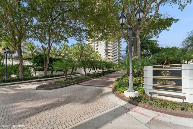 1000 W Island Boulevard 2911, Aventura, FL 33160