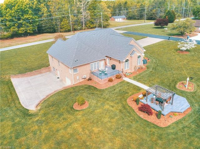 124 Will Taylor Lane, Winston-salem, NC 27107