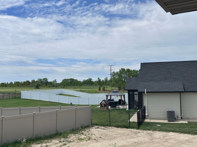 10148 Spring Lake Road, St. John, IN 46373
