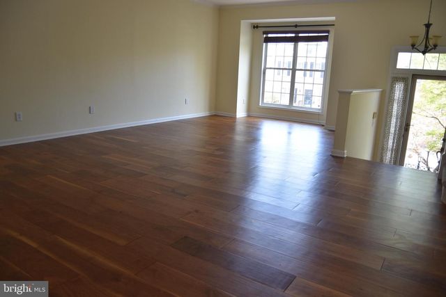 44037 KINGS ARMS SQ, Ashburn, VA 20147