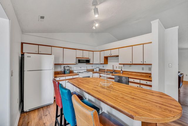 3721 Chaparral DR, Roanoke, VA 24018