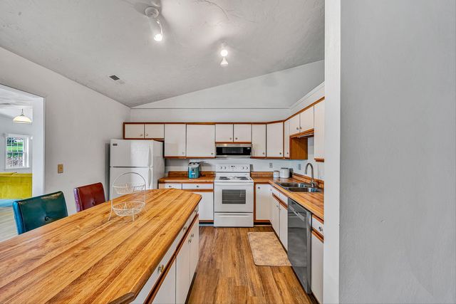3721 Chaparral DR, Roanoke, VA 24018