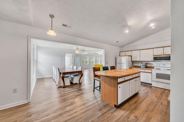 3721 Chaparral DR, Roanoke, VA 24018