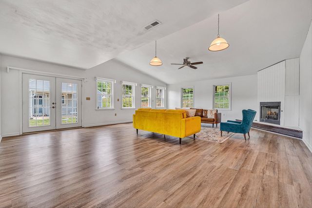 3721 Chaparral DR, Roanoke, VA 24018