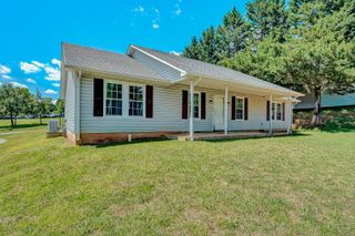 3721 Chaparral DR, Roanoke, VA 24018