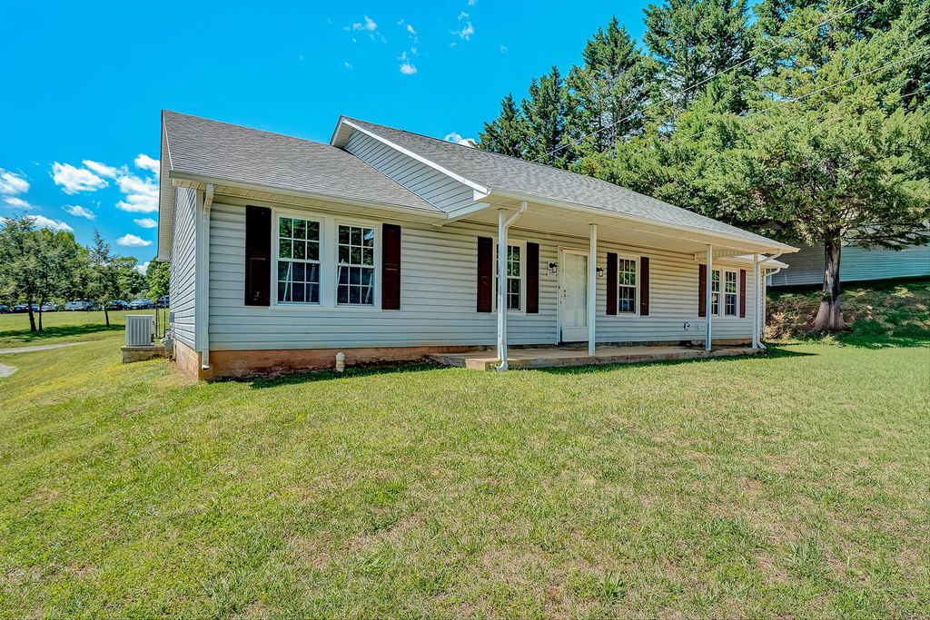3721 Chaparral DR, Roanoke, VA 24018