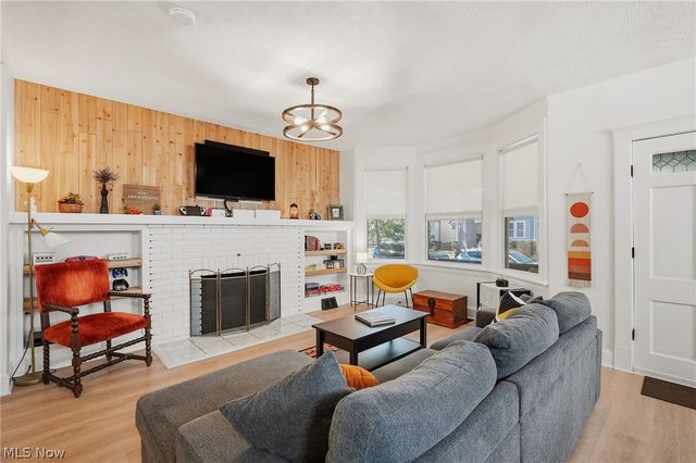 1655 Lauderdale Avenue, Lakewood, OH 44107